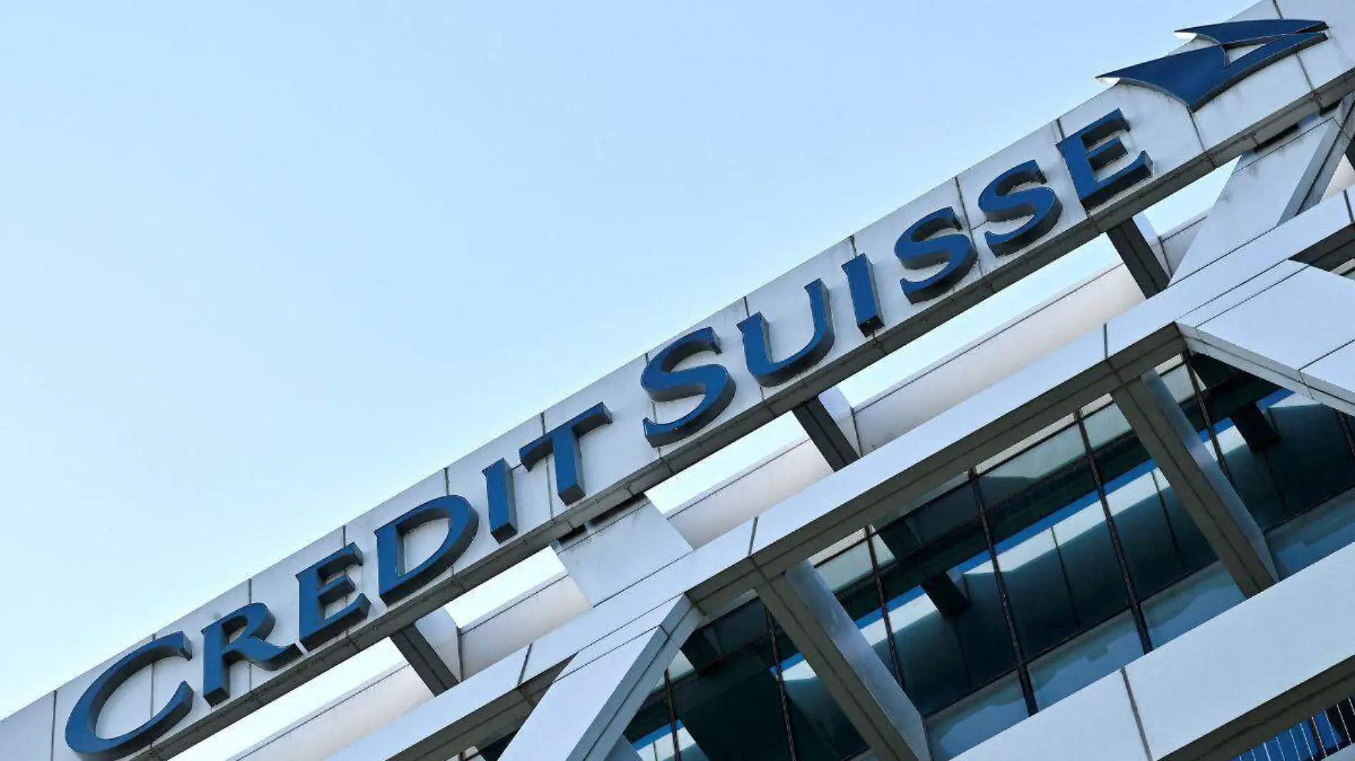 Credit Suisse se recupera en bolsa tras apoyo del banco central suizo 